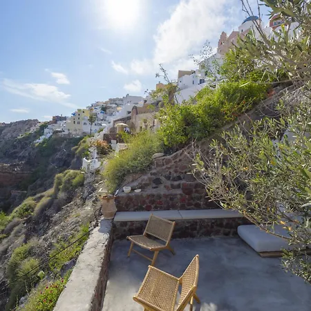Oia Waves Cave Houses *