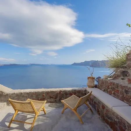 Oia Waves Cave Houses *